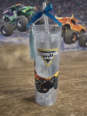 🛻 Monster Jam Kids Tumbler 16 oz – El Toro Loco – Spill-Resistant Straw Cup